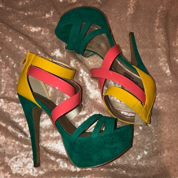 CHARLOTTE RUSSE | Platforms - Picture 2 of 8